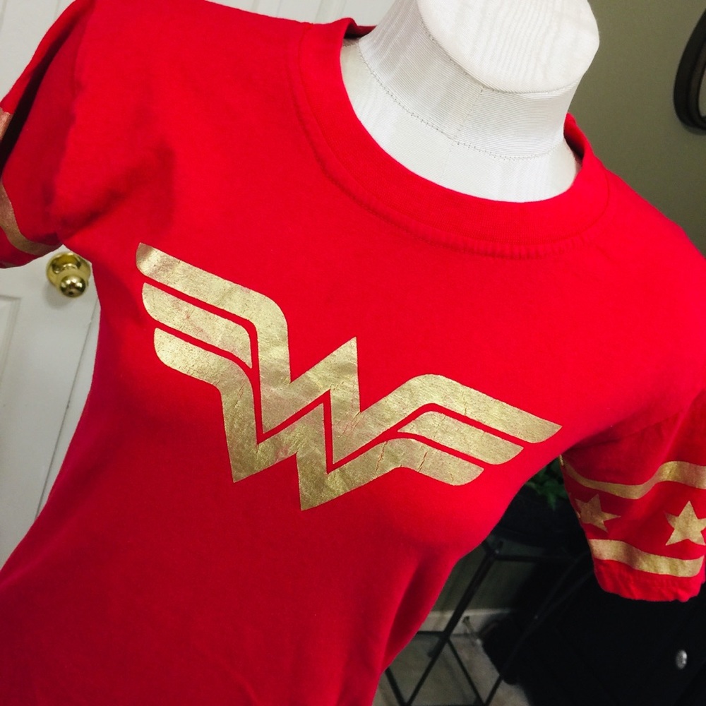 Wonder Woman Red Tee Size M - Picture 2 of 7
